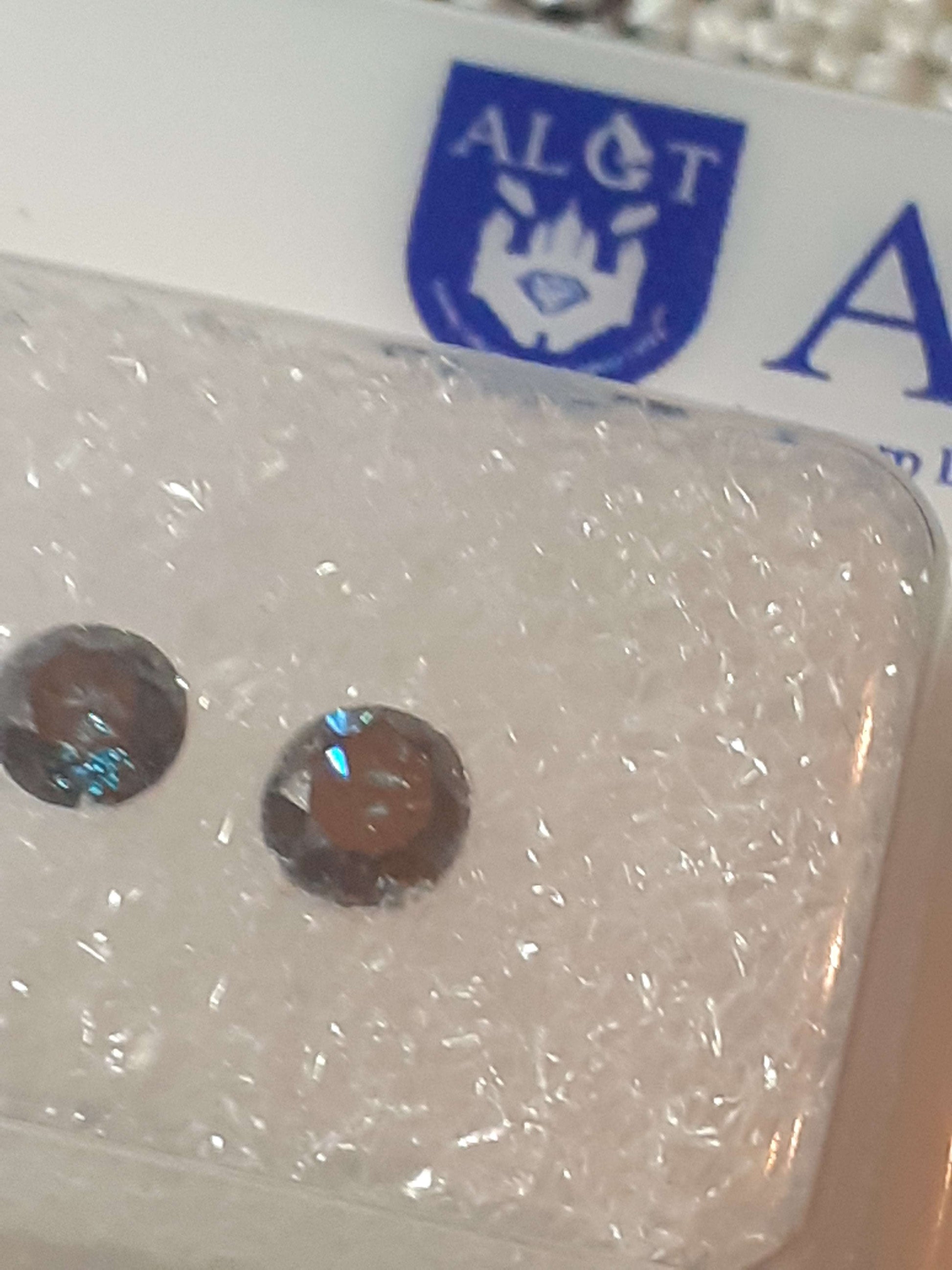 Pair of Fancy Natural Diamonds - Round Brilliant - 0.42 ct certified and sealed All Diamonds Gemstones - Faceted Diamonds Natural Gems Belgium