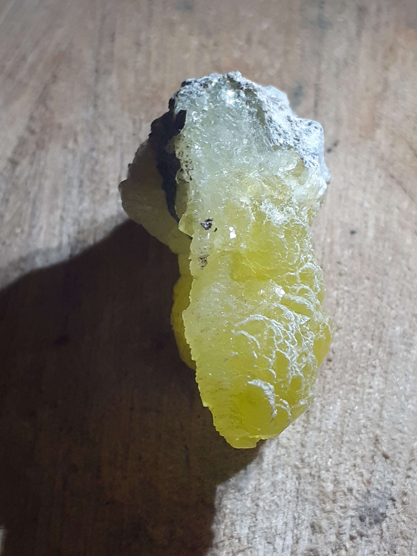 Very beautiful decorative cluster with mainly yellow brucite, rough natural stone, 134.80 ct Specimens Crystals & Clusters - All Types Natural Gems Belgium