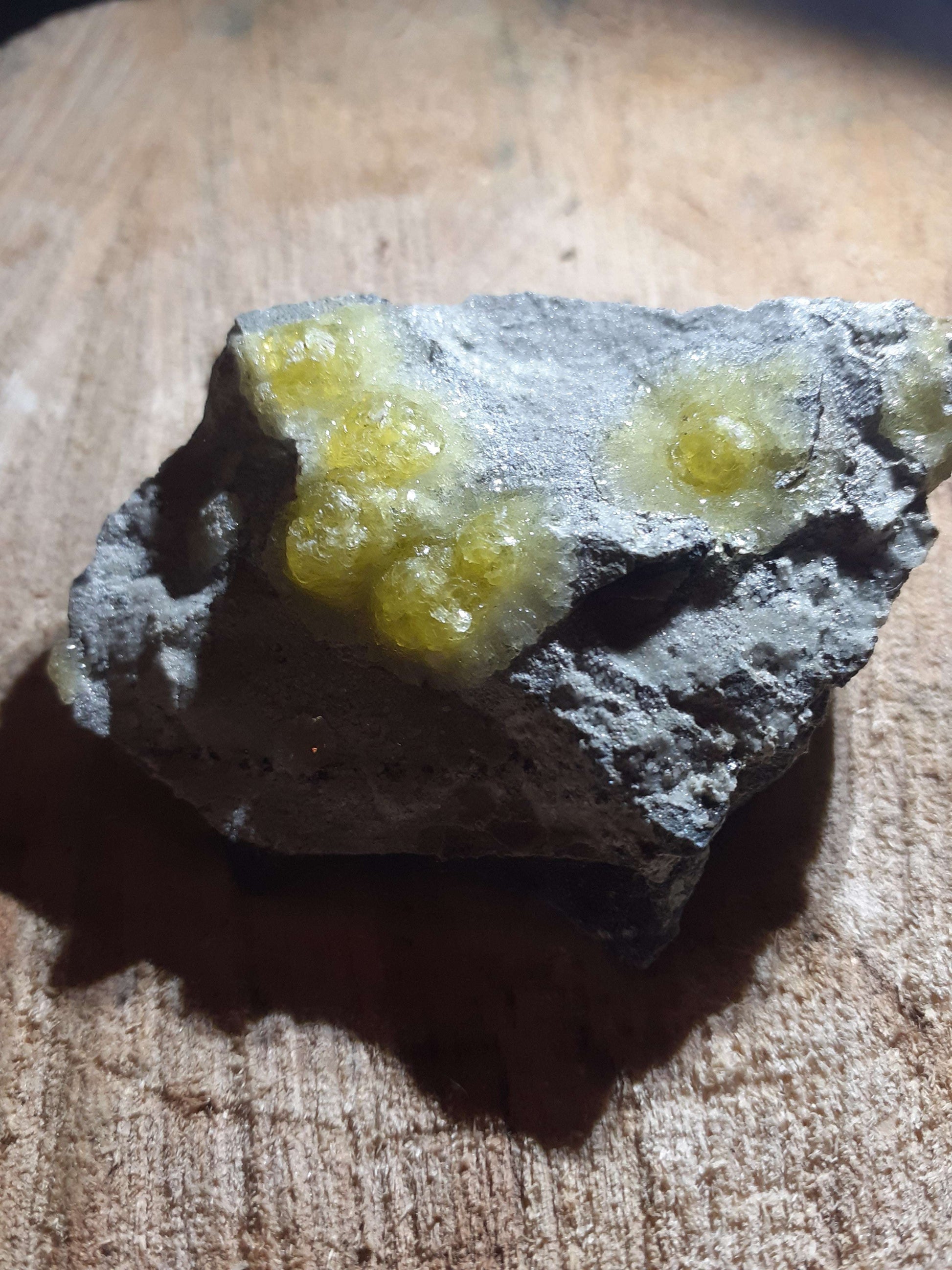 beautiful decorative cluster with yellow brucite, rough natural stone, 261 ct Specimens Crystals & Clusters - All Types Natural Gems Belgium