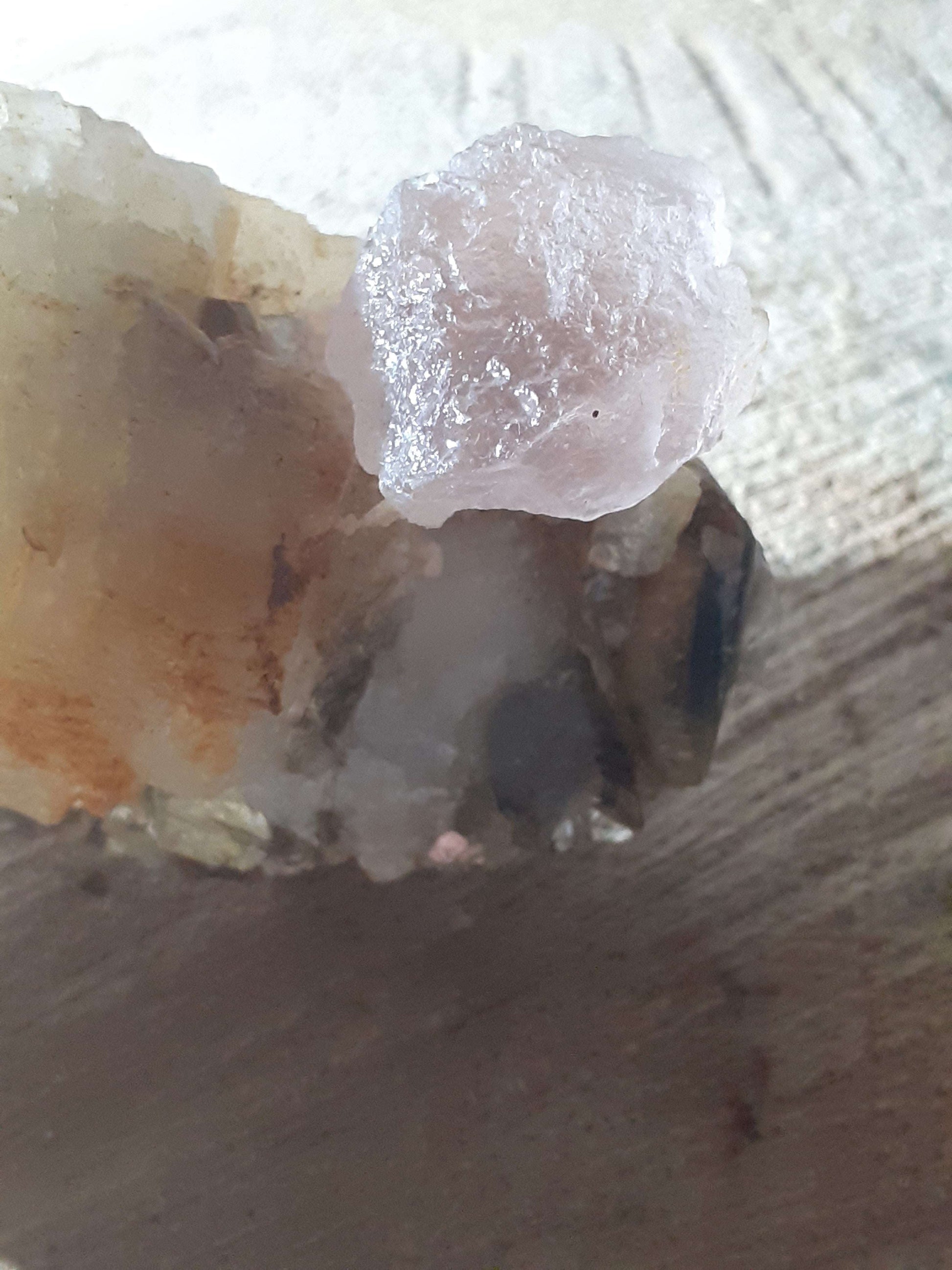 Beautiful pink fluorite crystal on cluster of mica and quartz, well shaped, well balanced, 135 grams - Natural Gems Belgium