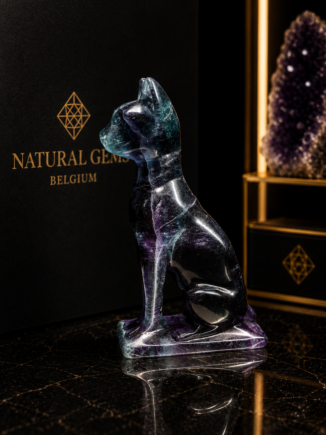 Premium Blue Green Fluorite Cat Sculpture on Fluorite Base – Hand Carved Natural Fluorite – 6.83 cm - Natural Gems Belgium