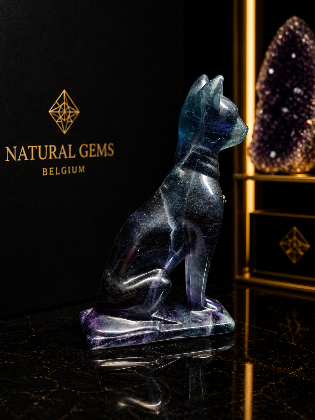 Premium Blue Green Fluorite Cat Sculpture on Fluorite Base – Hand Carved Natural Fluorite – 6.83 cm - Natural Gems Belgium