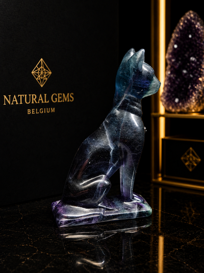 Premium Blue Green Fluorite Cat Sculpture on Fluorite Base – Hand Carved Natural Fluorite – 6.83 cm - Natural Gems Belgium