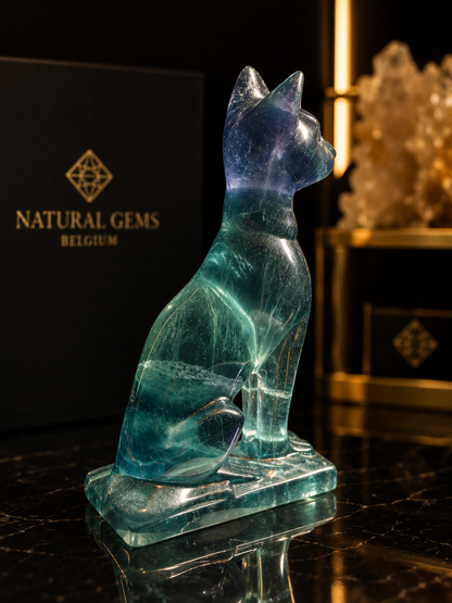 Premium Natural Green Fluorite Cat Sculpture on Fluorite Base – 7.1 cm - Natural Gems Belgium
