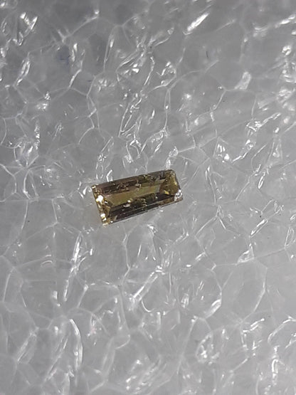 Certified Natural Diamond - Tapered Baguette - 0.02ct - I1 - Natural Fancy Yellow-Brown - sealed - Natural Gems Belgium