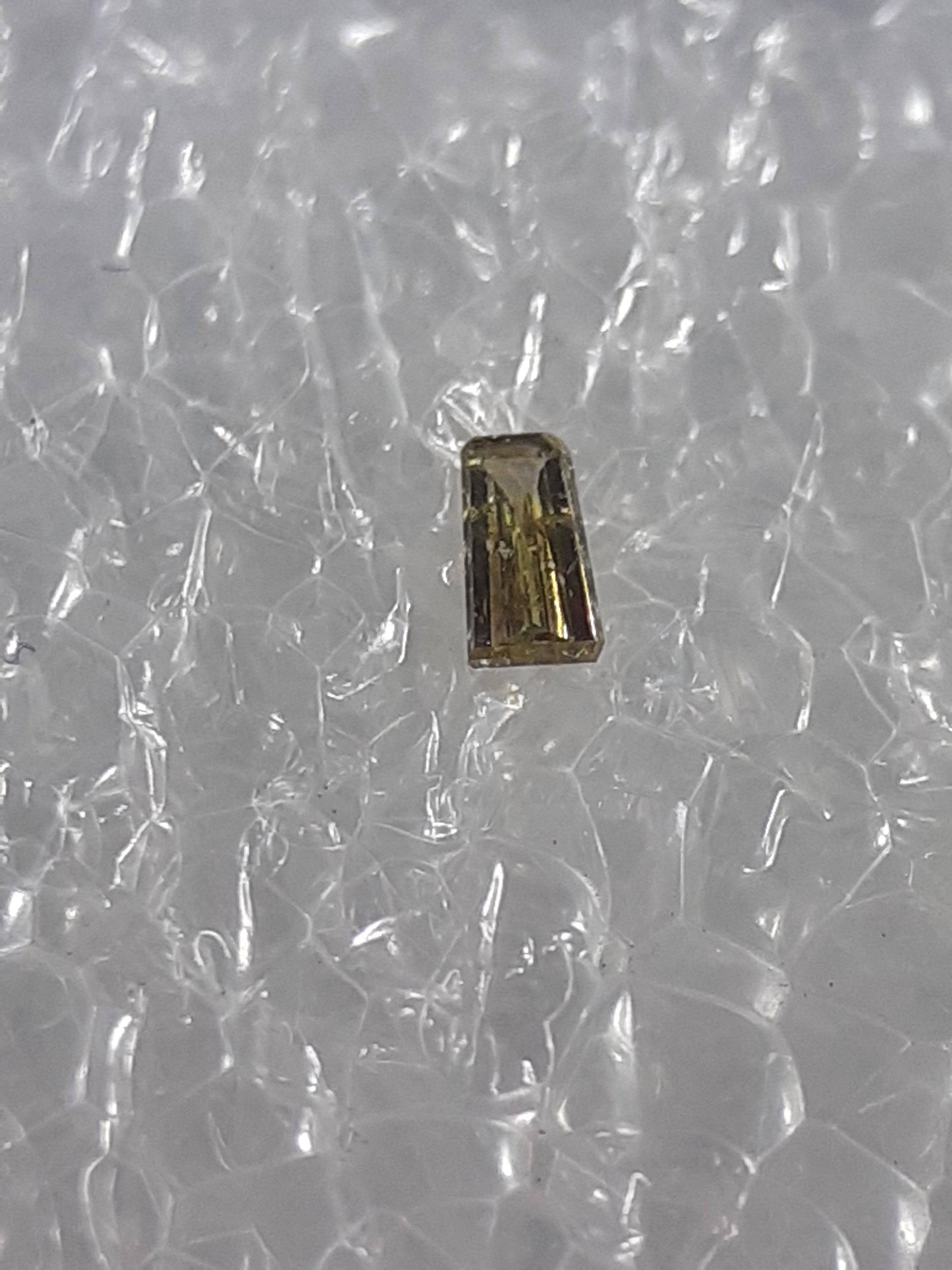 Certified Natural Diamond - Tapered Baguette - 0.02ct - I1 - Natural Fancy Yellow-Brown - sealed - Natural Gems Belgium