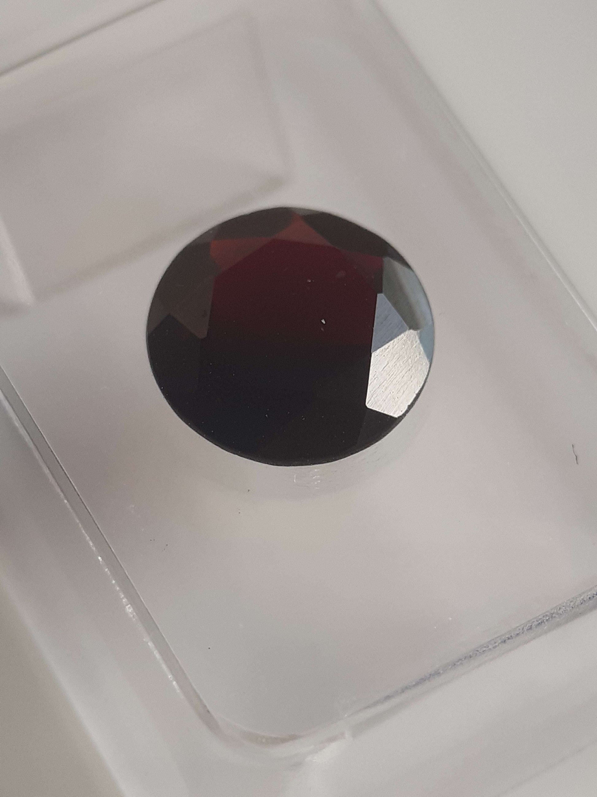 Certified Natural Garnet - 2.22 ct - Africa - Sealed - Natural Gems Belgium