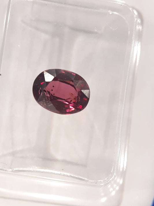 Certified Natural Rhodolite Garnet - 1.58 ct - oval cut - Tanzania - Sealed - Natural Gems Belgium