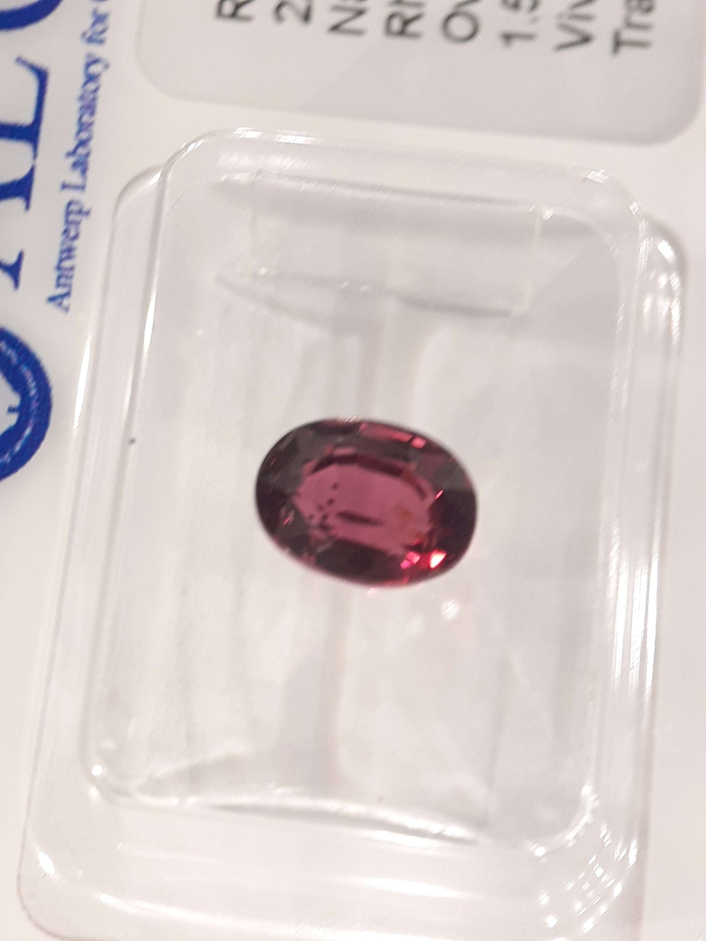 Certified Natural Rhodolite Garnet - 1.58 ct - oval cut - Tanzania - Sealed - Natural Gems Belgium