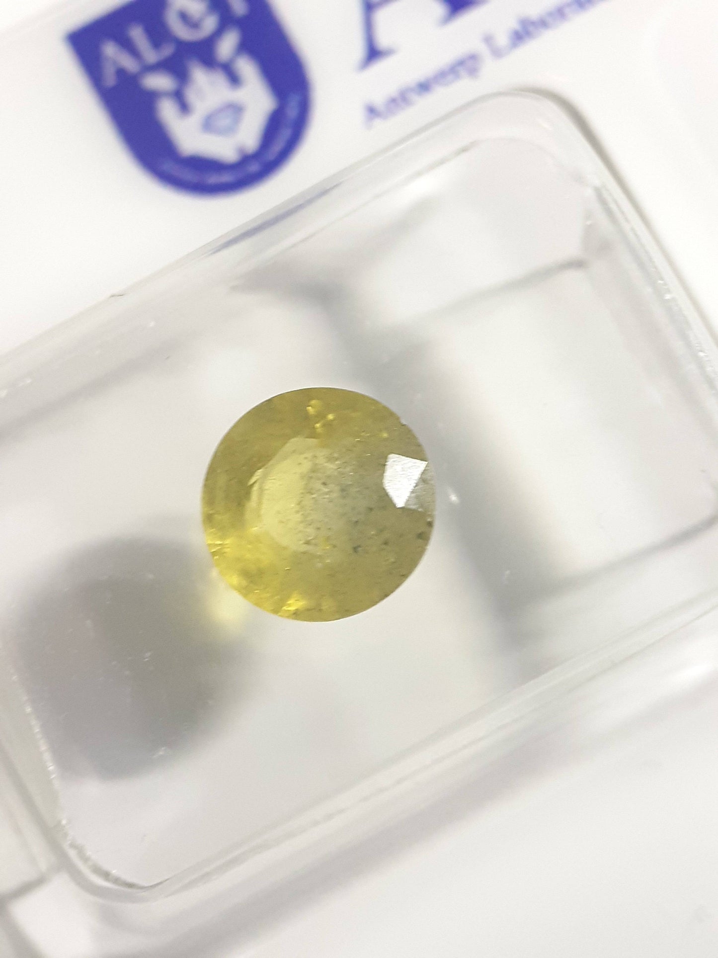 Certified Natural Yellow Sapphire - 1.55 ct - Madagascar - heated - Be treated - Sealed - Natural Gems Belgium