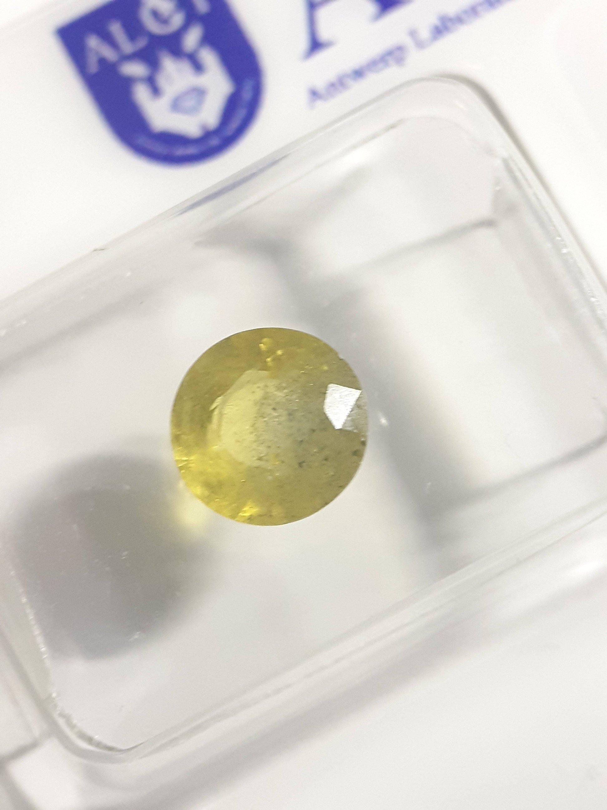 Certified Natural Yellow Sapphire - 1.55 ct - Madagascar - heated - Be treated - Sealed - Natural Gems Belgium