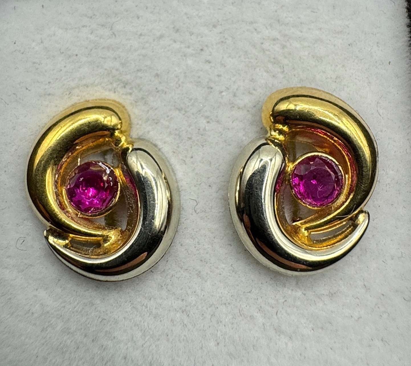 Earrings 18 kt. White gold, Yellow gold - with natural Rubies - Natural Gems Belgium