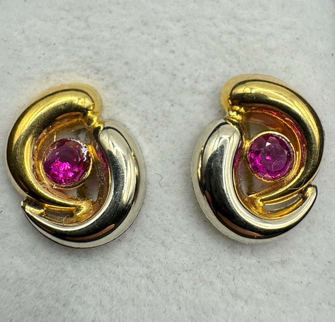 Earrings 18 kt. White gold, Yellow gold - with natural Rubies - Natural Gems Belgium