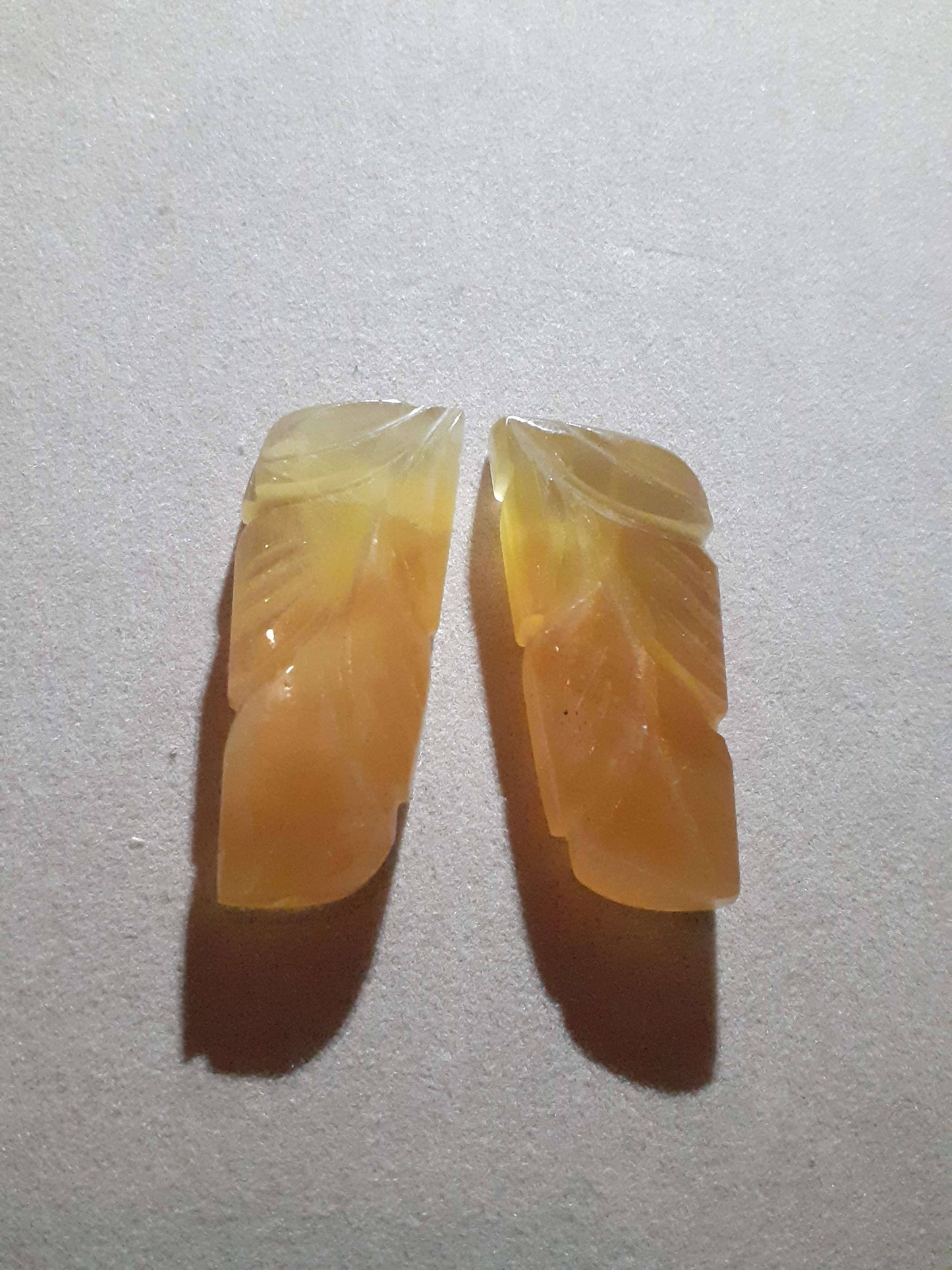 Handcarved Fluorite : pair of leaves - natural fluorite 80.90 ct - Natural Gems Belgium