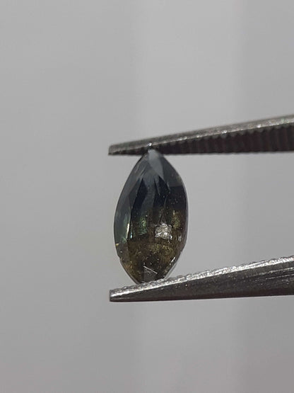 Natural bicolor sapphire - 0.69 ct - Marquise - unheated - Tanzania - certified by NGB - Natural Gems Belgium