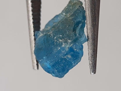 Natural Blue Apatite - 0.68 ct - Rough Gemstone - unheated