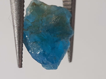 Natural Blue Apatite - 0.68 ct - Rough Gemstone - unheated