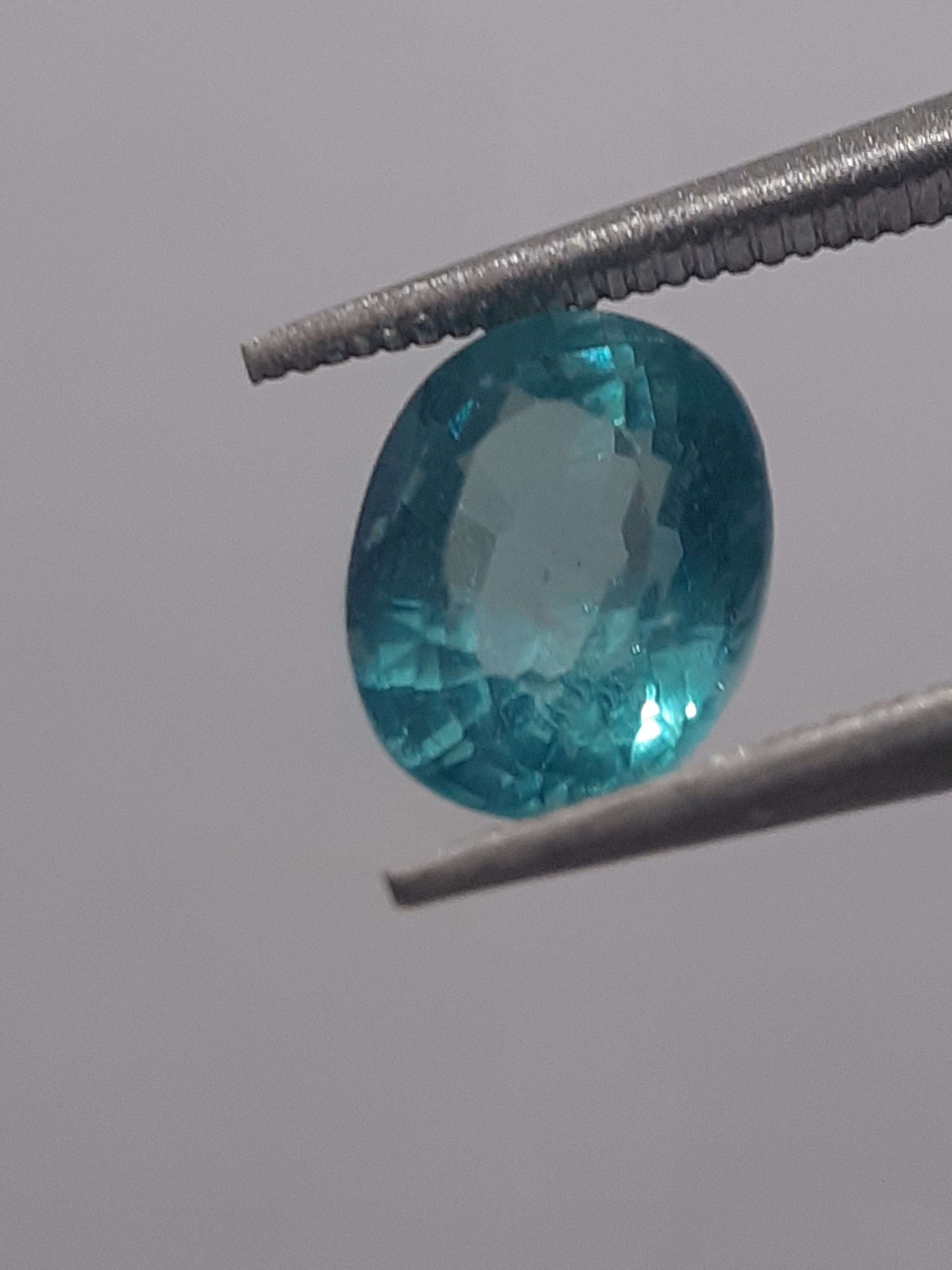 Natural blue Apatite - 1.06 ct - oval - heated - certified by NGB - Natural Gems Belgium