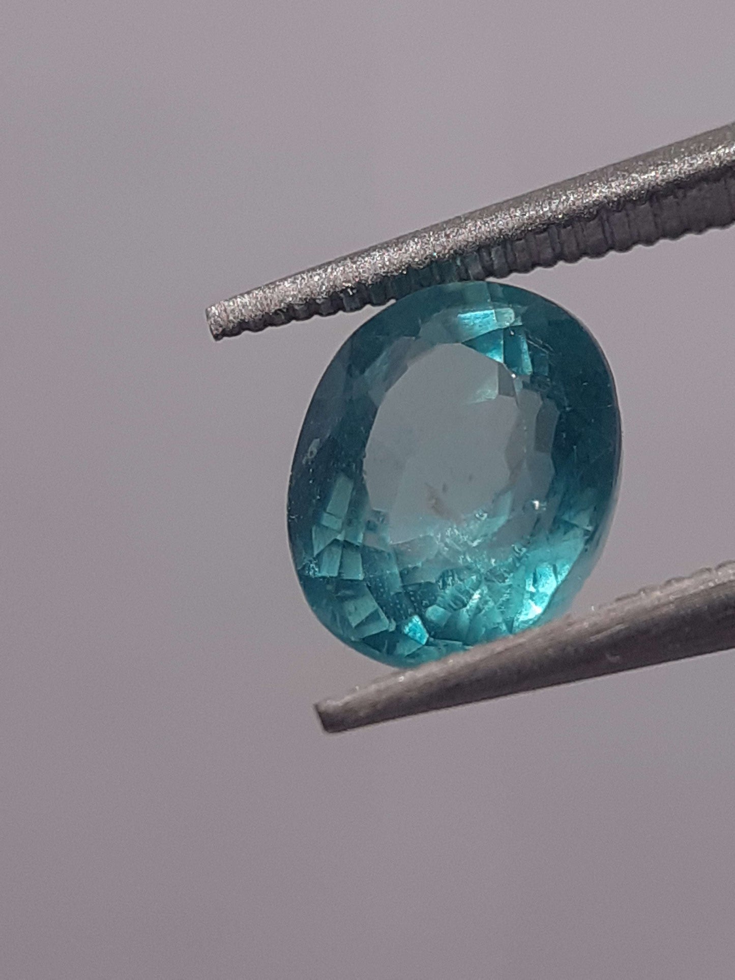 Natural blue Apatite - 1.06 ct - oval - heated - certified by NGB - Natural Gems Belgium