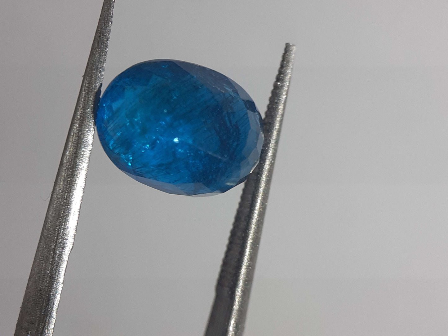 Natural blue Apatite - 2.88 ct - oval - unheated - certified by NGB - Natural Gems Belgium