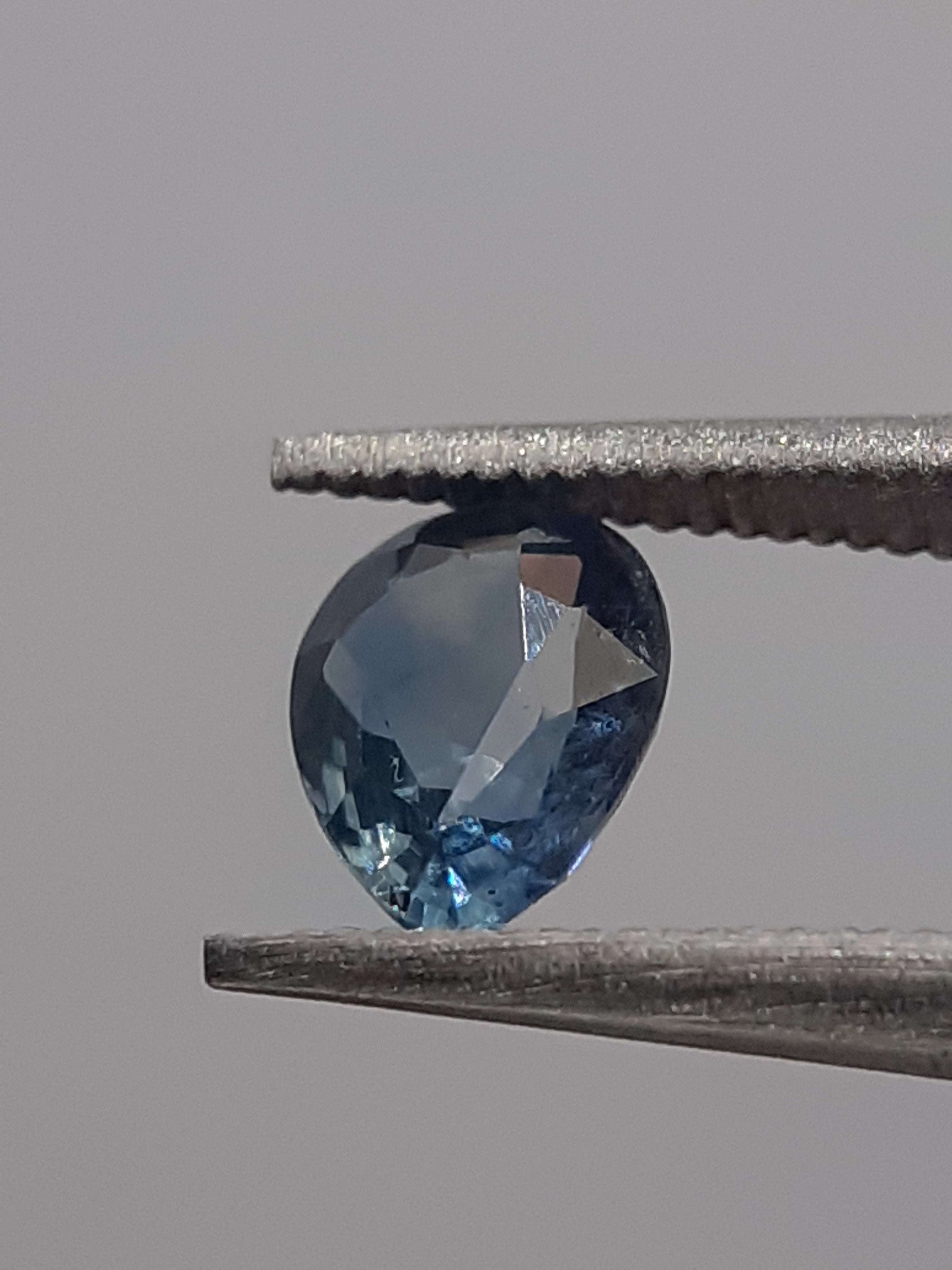 Natural blue sapphire - 0.38 ct - Pear - heated - Australia - certified by NGB - Natural Gems Belgium