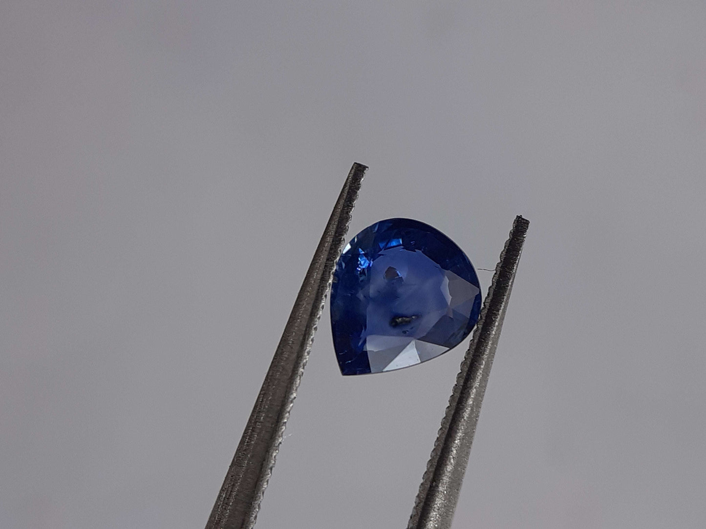 Natural blue sapphire - 0.62 ct - pear - heated - Ceylon - certified by NGB - Natural Gems Belgium