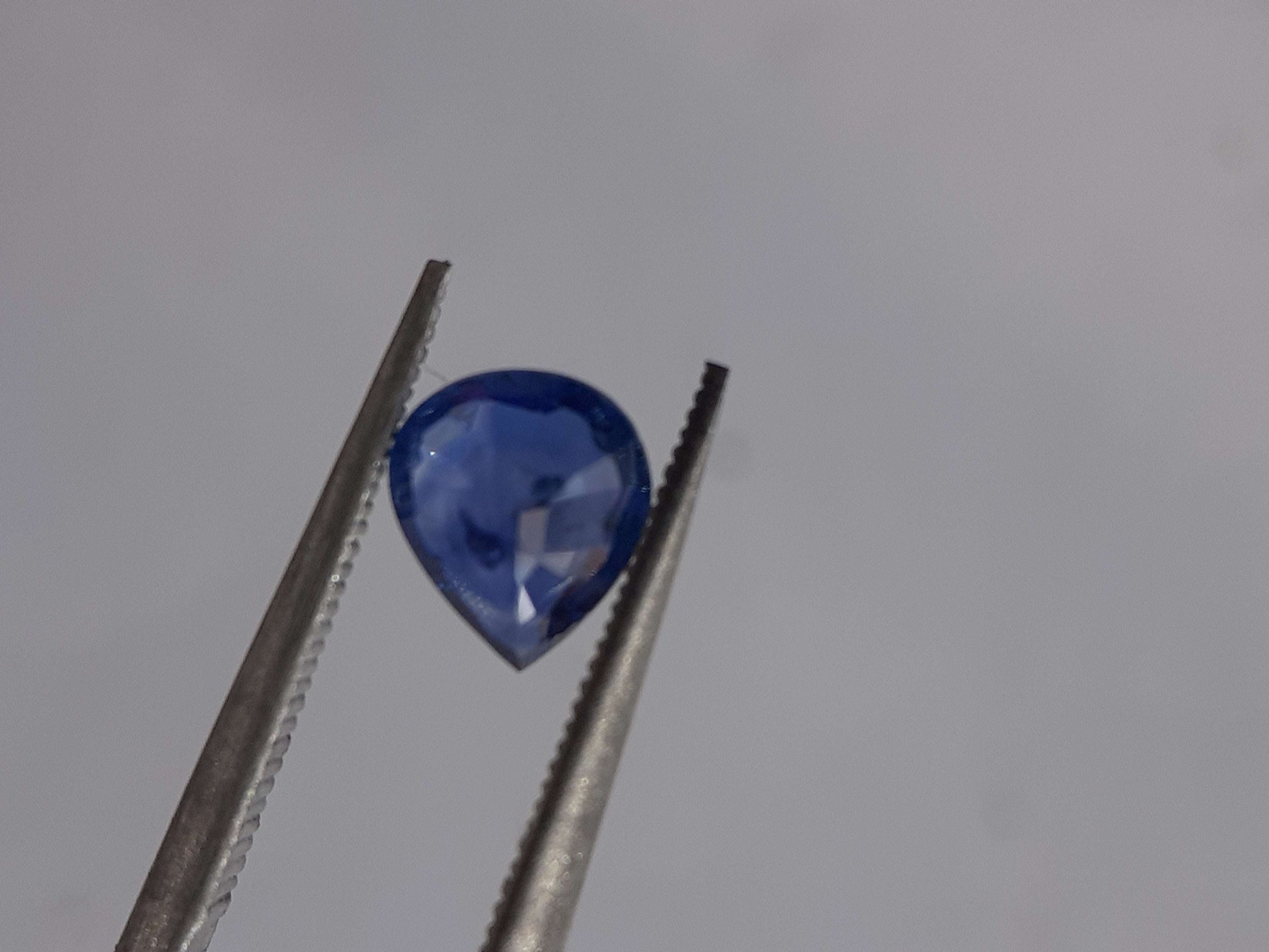 Natural blue sapphire - 0.62 ct - pear - heated - Ceylon - certified by NGB - Natural Gems Belgium