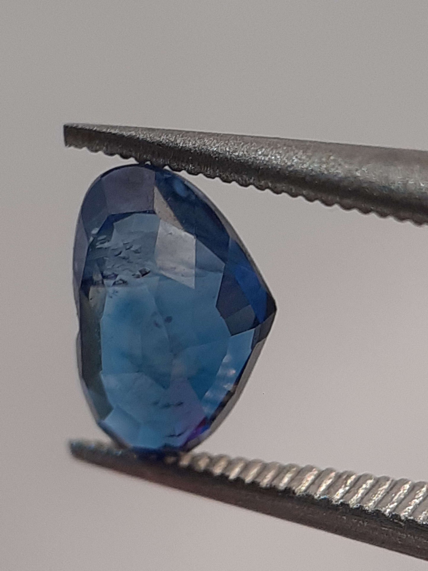 Natural blue sapphire - 0.69 ct - Heart - heated - Ceylon - certified by NGB - Natural Gems Belgium