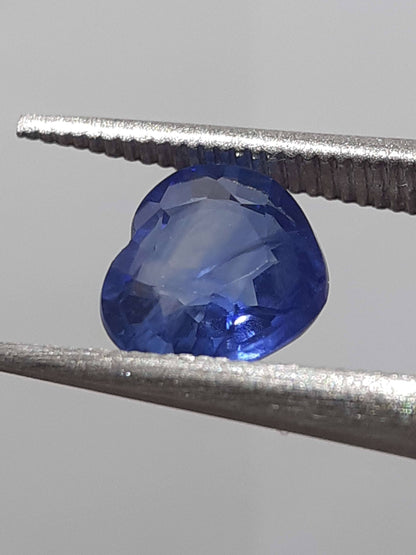 Natural blue sapphire - 0.75 ct - Heart - heated - Africa - certified by NGB - Natural Gems Belgium