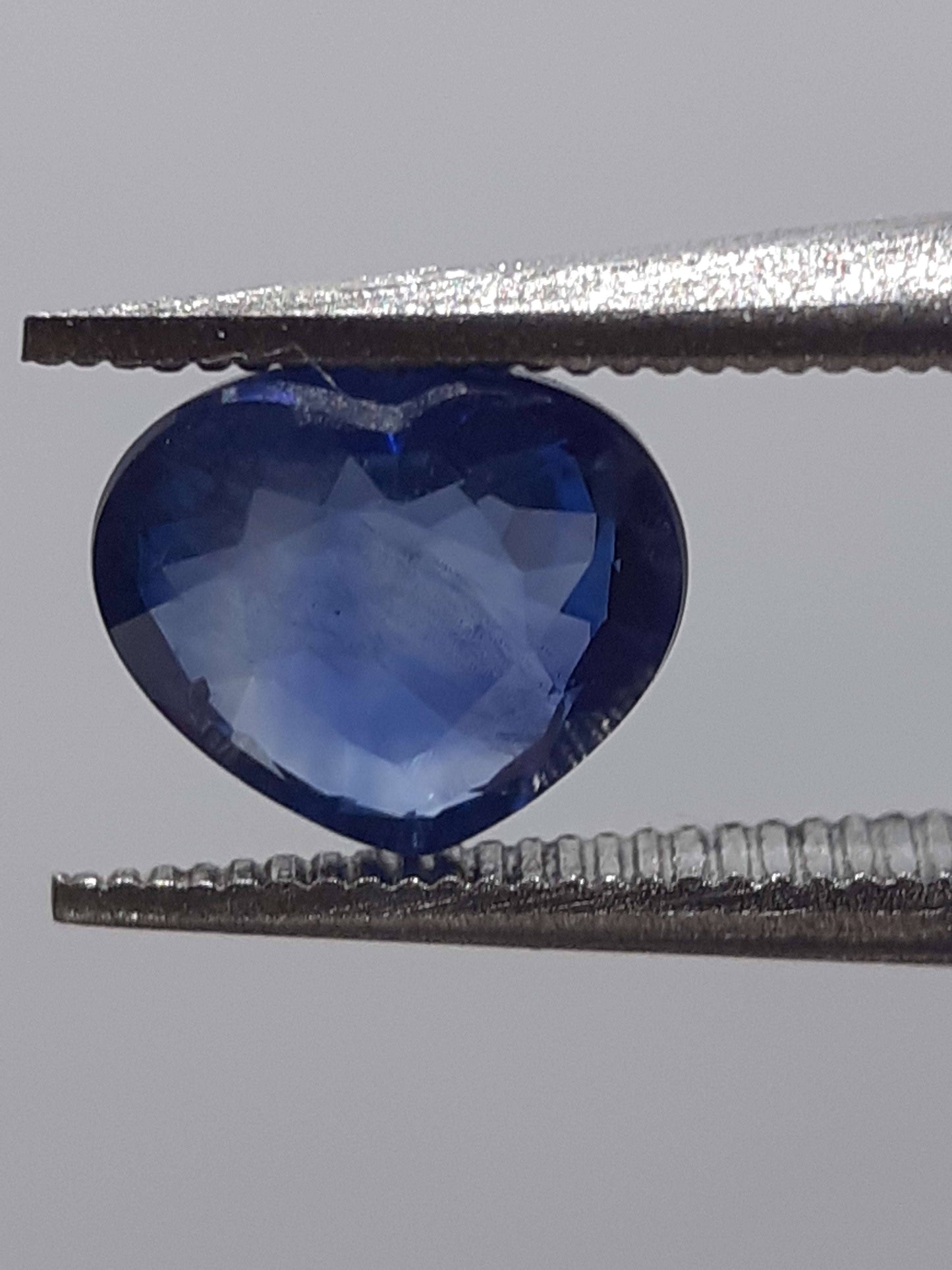 Natural blue sapphire - 0.75 ct - Heart - heated - Africa - certified by NGB - Natural Gems Belgium