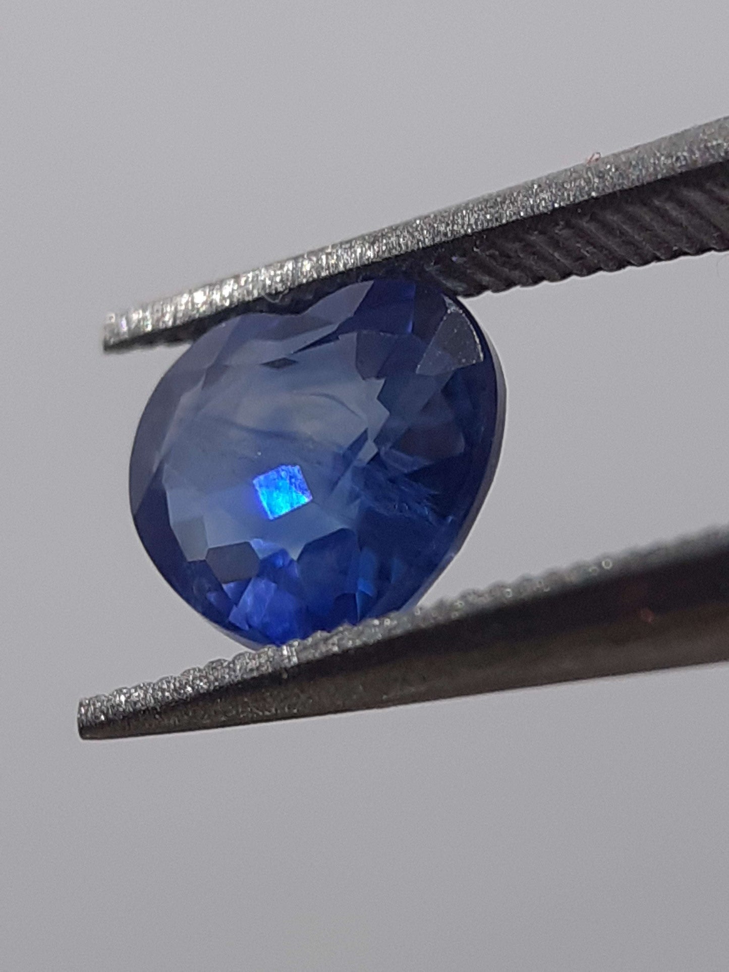 Natural blue sapphire - 0.75 ct - Heart - heated - Africa - certified by NGB - Natural Gems Belgium