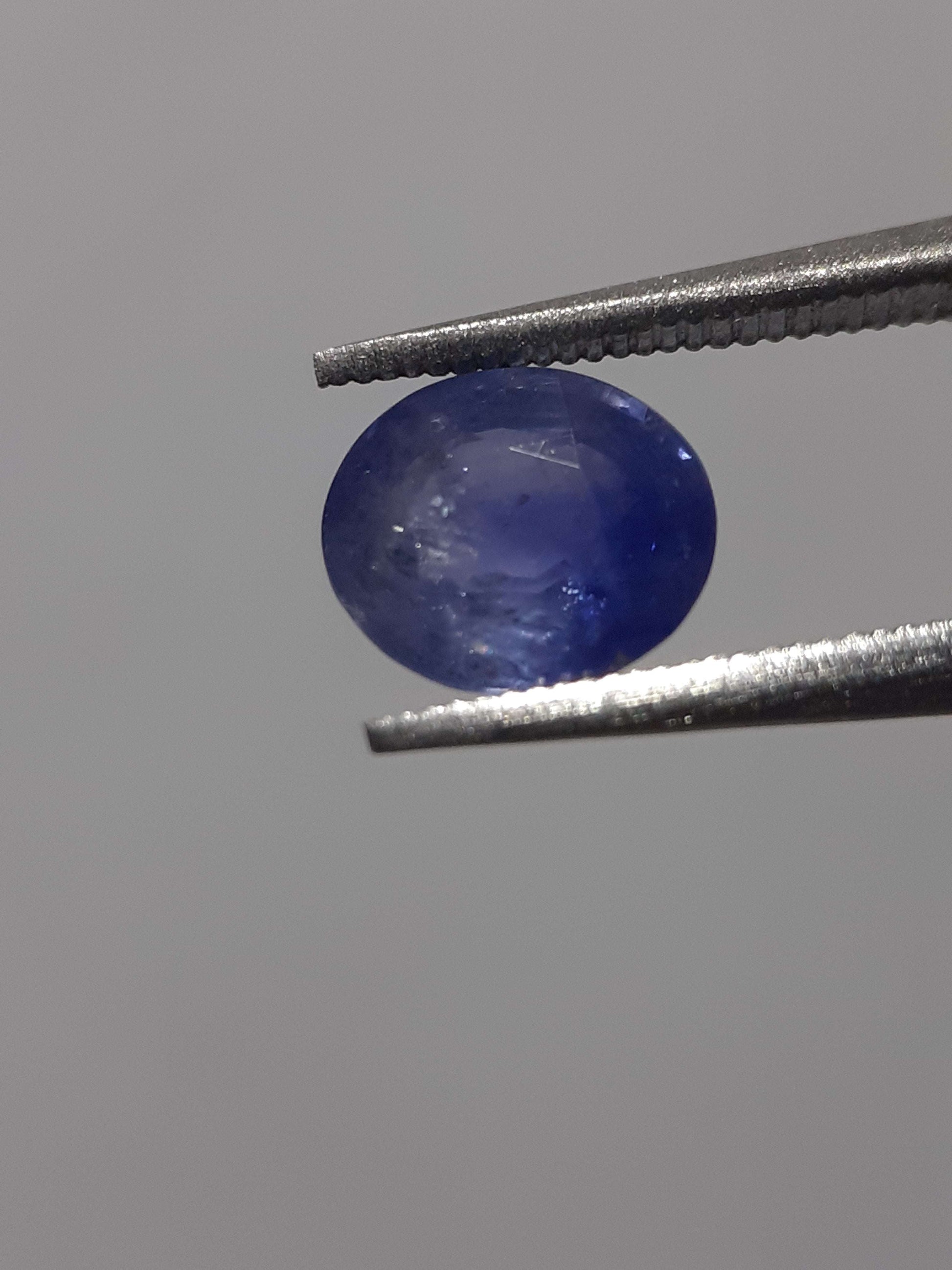 Natural blue sapphire - 0.79 ct - Oval - heated - Ceylon - certified by NGB - Natural Gems Belgium