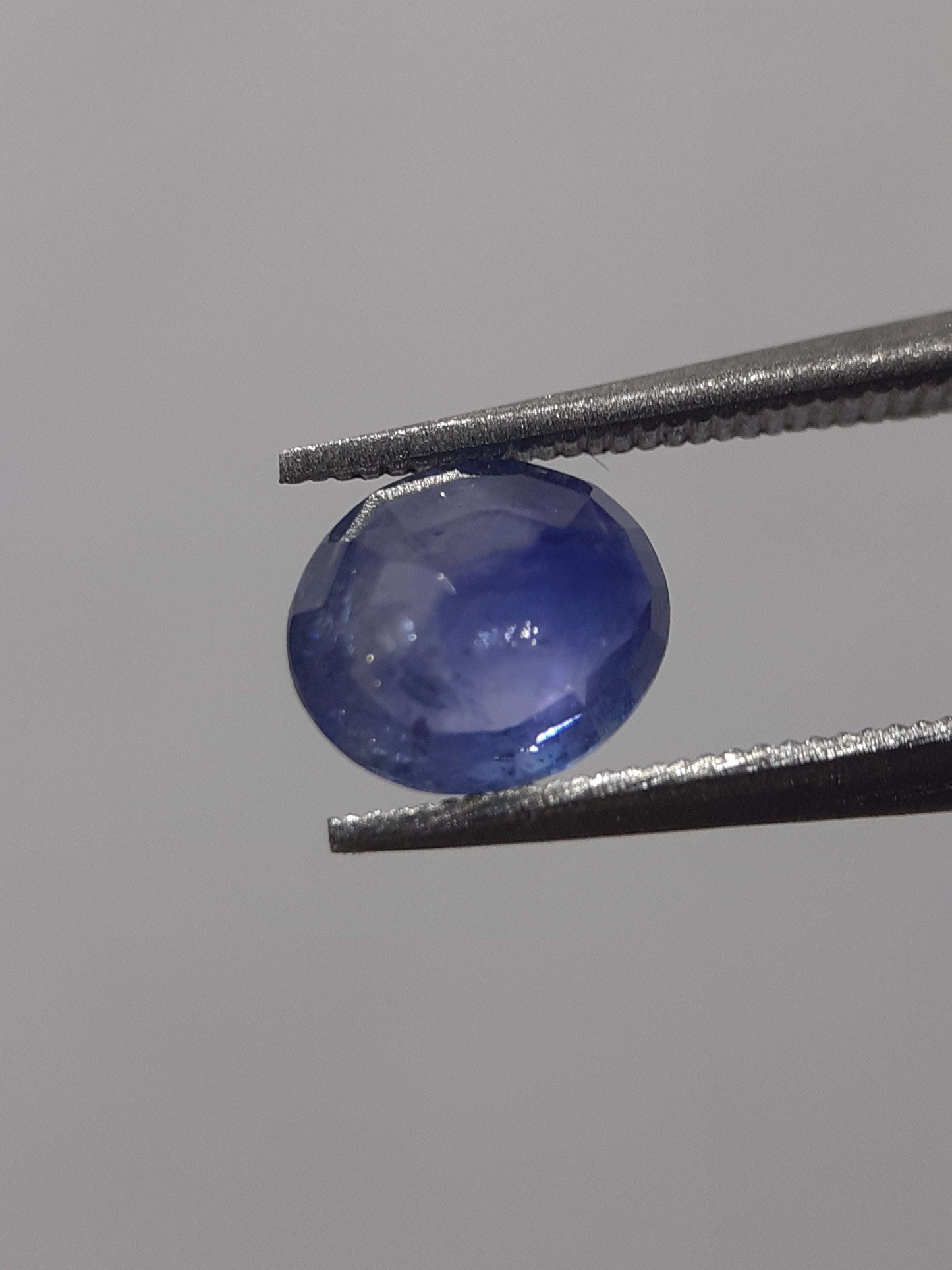 Natural blue sapphire - 0.79 ct - Oval - heated - Ceylon - certified by NGB - Natural Gems Belgium