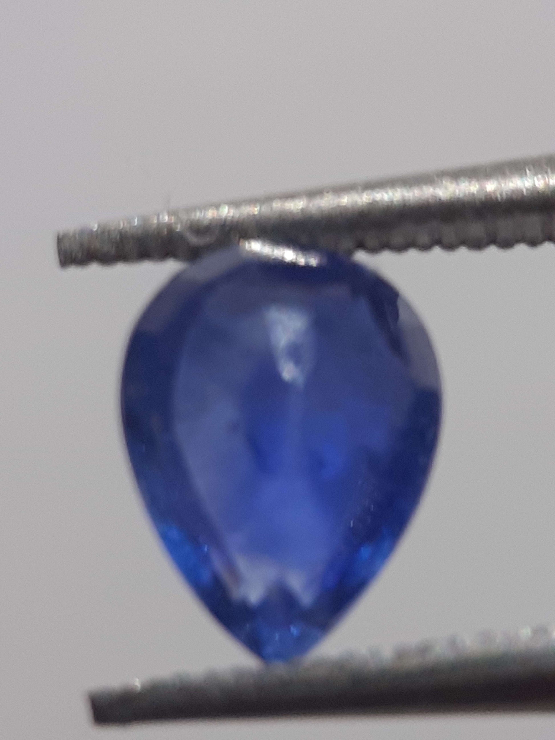 Natural blue sapphire - 0.80 ct - Pear - heated - Ceylon - certified by NGB - Natural Gems Belgium