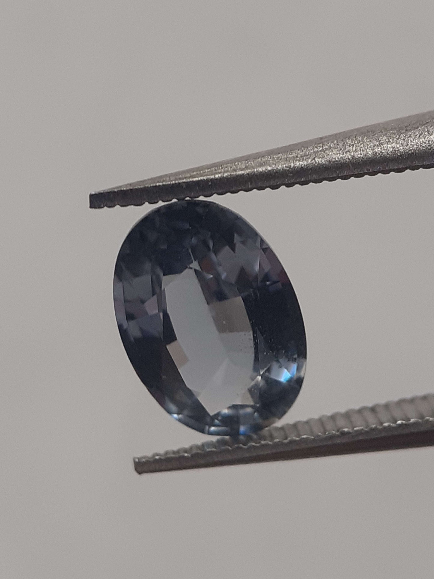 Natural blue spinel - 0.99 ct - oval - unheated - certified by NGB