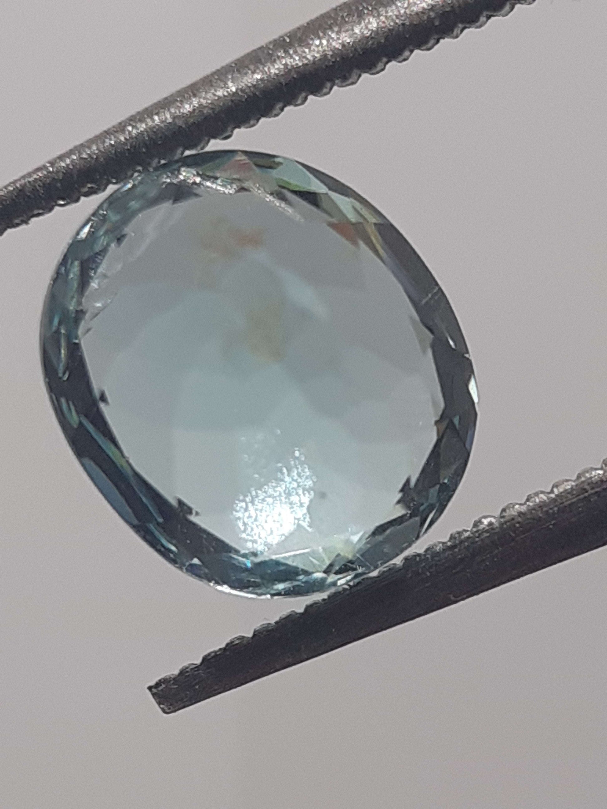 Natural bluish green Apatite - 1.08 ct - oval - unheated - certified by NGB - Natural Gems Belgium