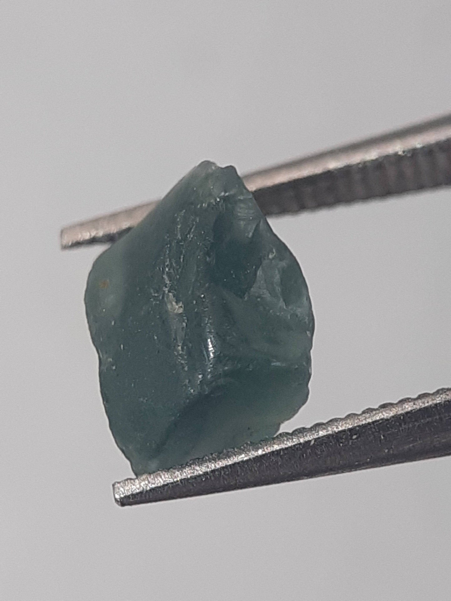 Natural bluish green Apatite - 1.28 ct - Rough Gemstone - unheated