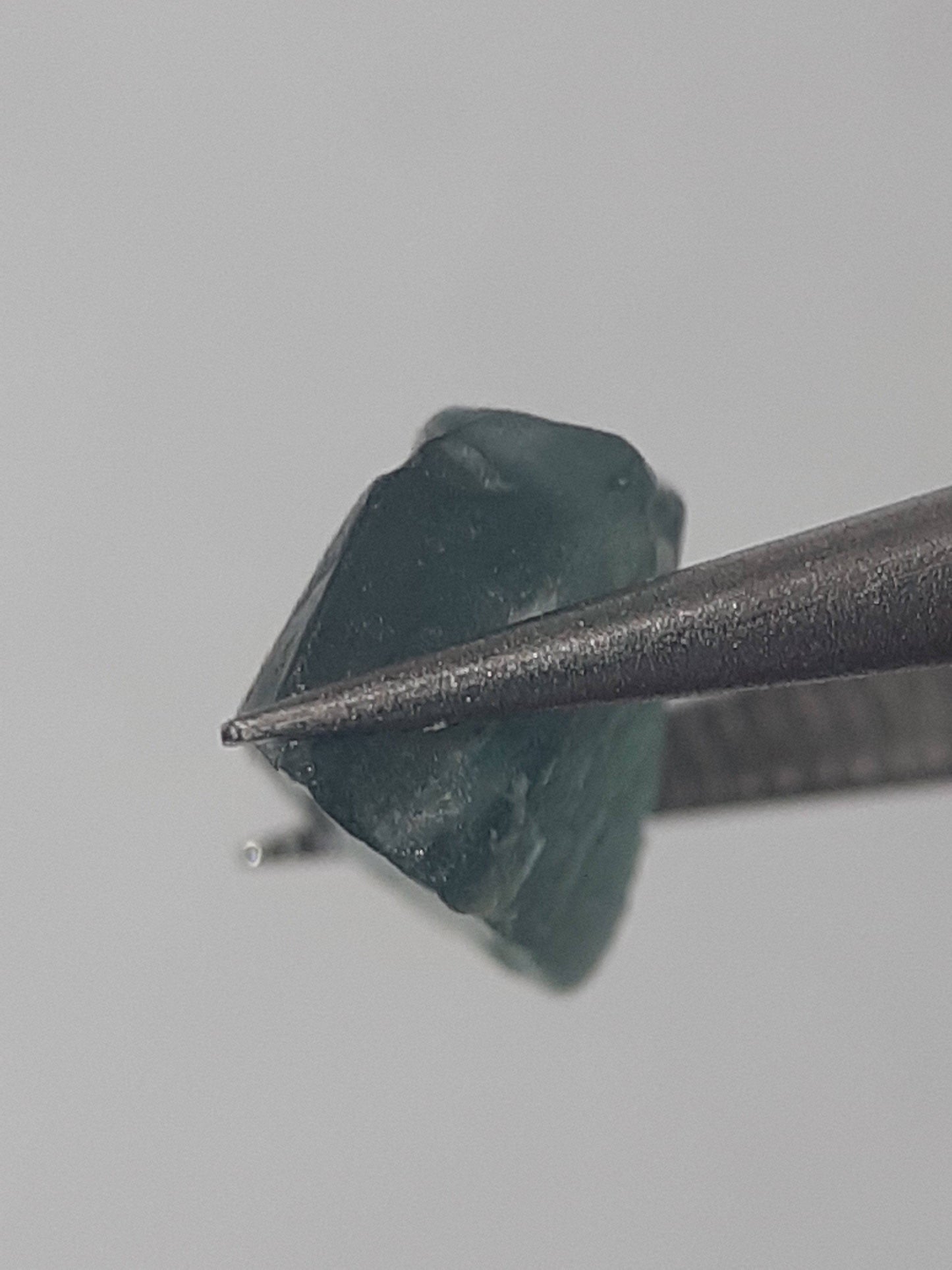 Natural bluish green Apatite - 1.28 ct - Rough Gemstone - unheated