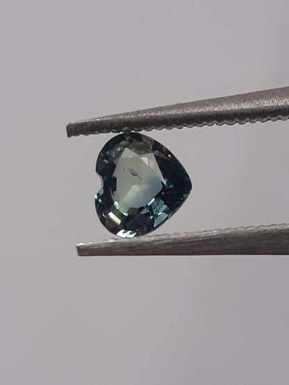 Natural bluish green sapphire - 0.28 ct - Heart - unheated - certified by NGB