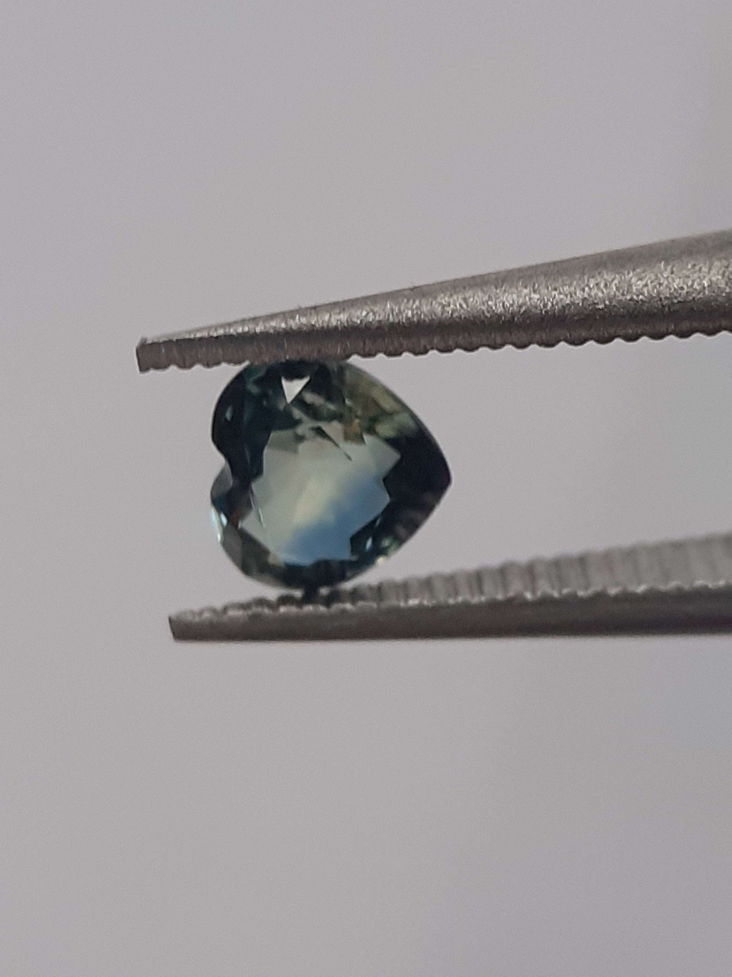 Natural bluish green sapphire - 0.28 ct - Heart - unheated - certified by NGB