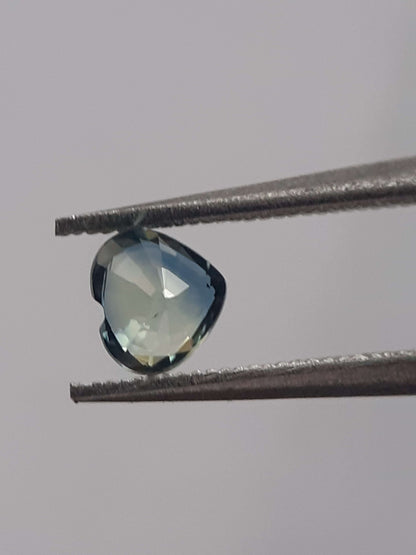 Natural bluish green sapphire - 0.28 ct - Heart - unheated - certified by NGB