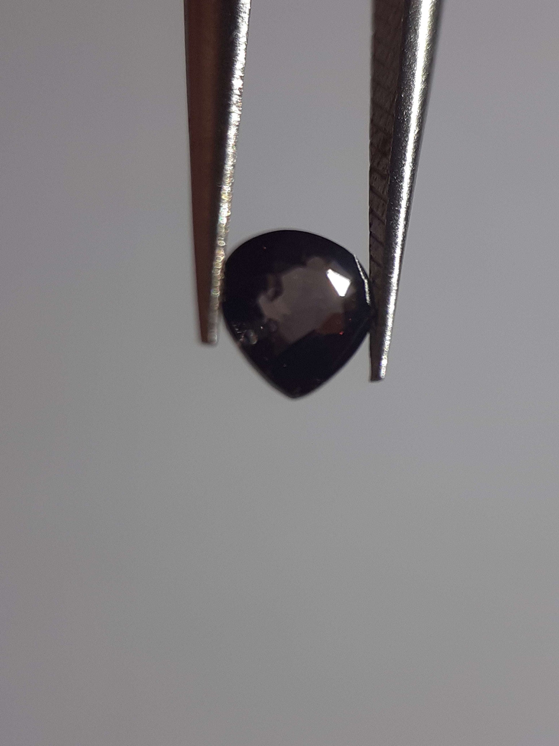 Natural bluish purple Sapphire - 0.43 ct - pear - unheated - Tanzania - Certified by NGB - Natural Gems Belgium