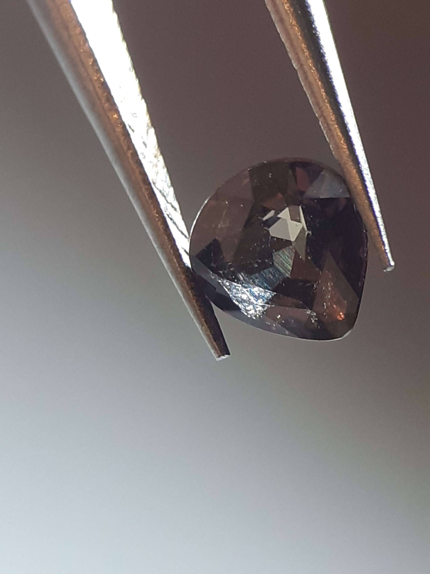 Natural bluish purple Sapphire - 0.43 ct - pear - unheated - Tanzania - Certified by NGB - Natural Gems Belgium