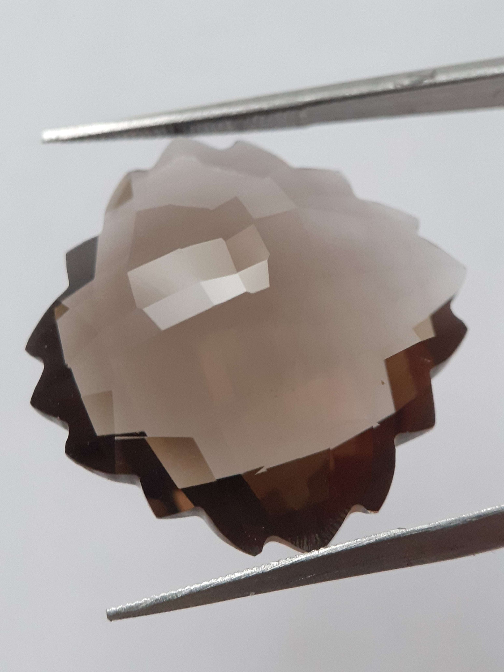 Natural brown smoky quartz - 19.70 ct - fancy  - unheated - certified by NGB - Natural Gems Belgium