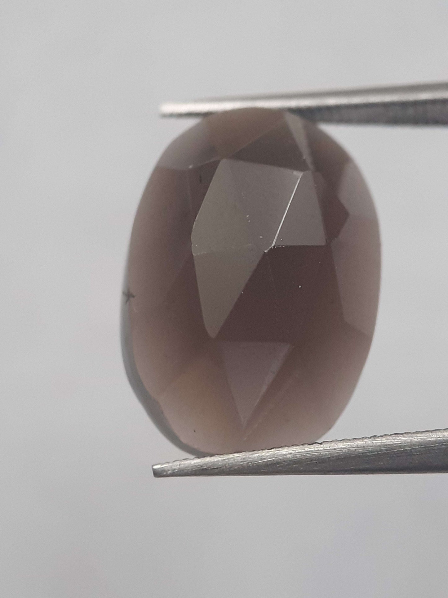 Natural deep greyish brown smoky quartz - 7.657 ct - oval  - unheated - Rose cut