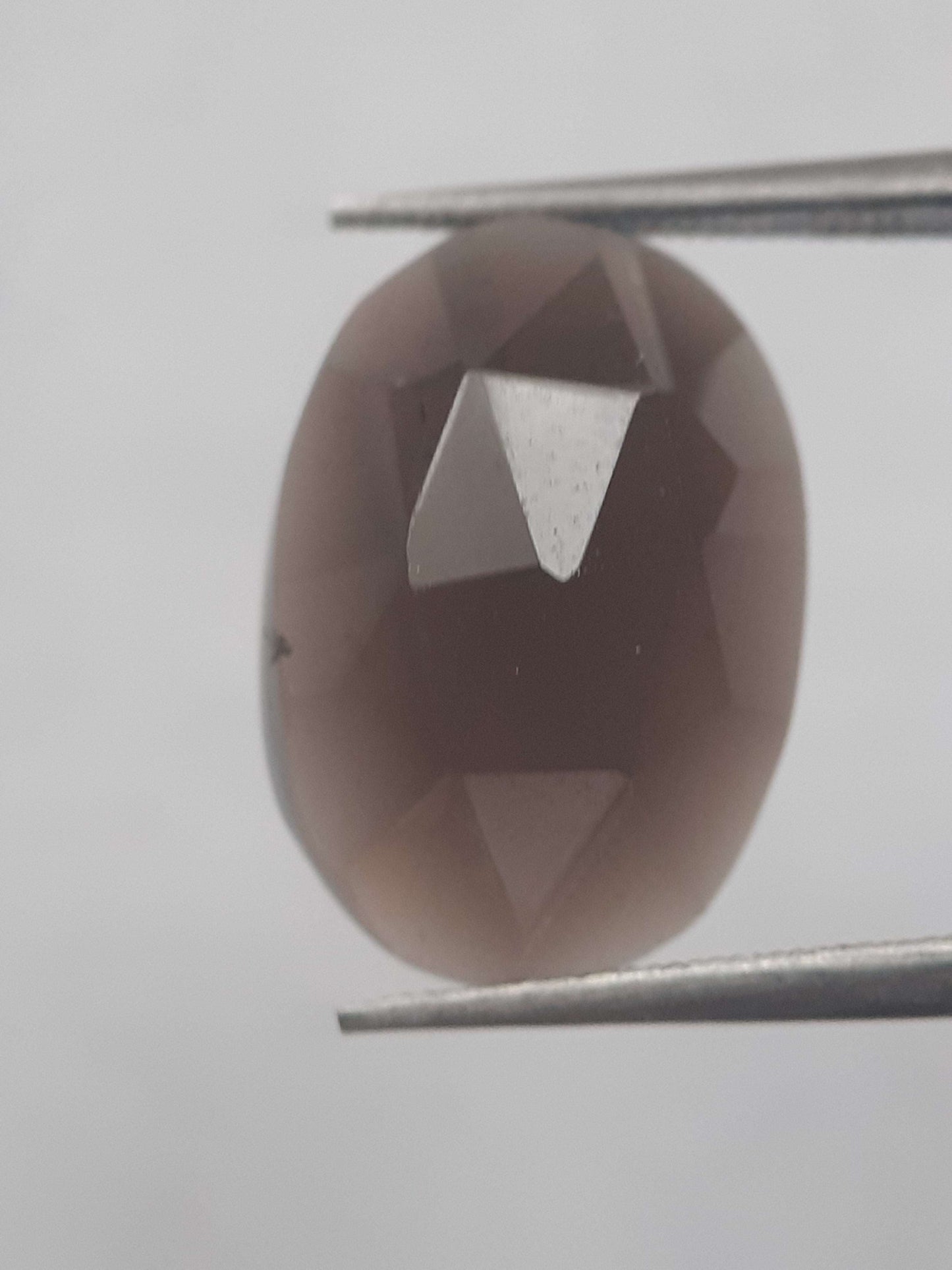 Natural deep greyish brown smoky quartz - 7.657 ct - oval  - unheated - Rose cut