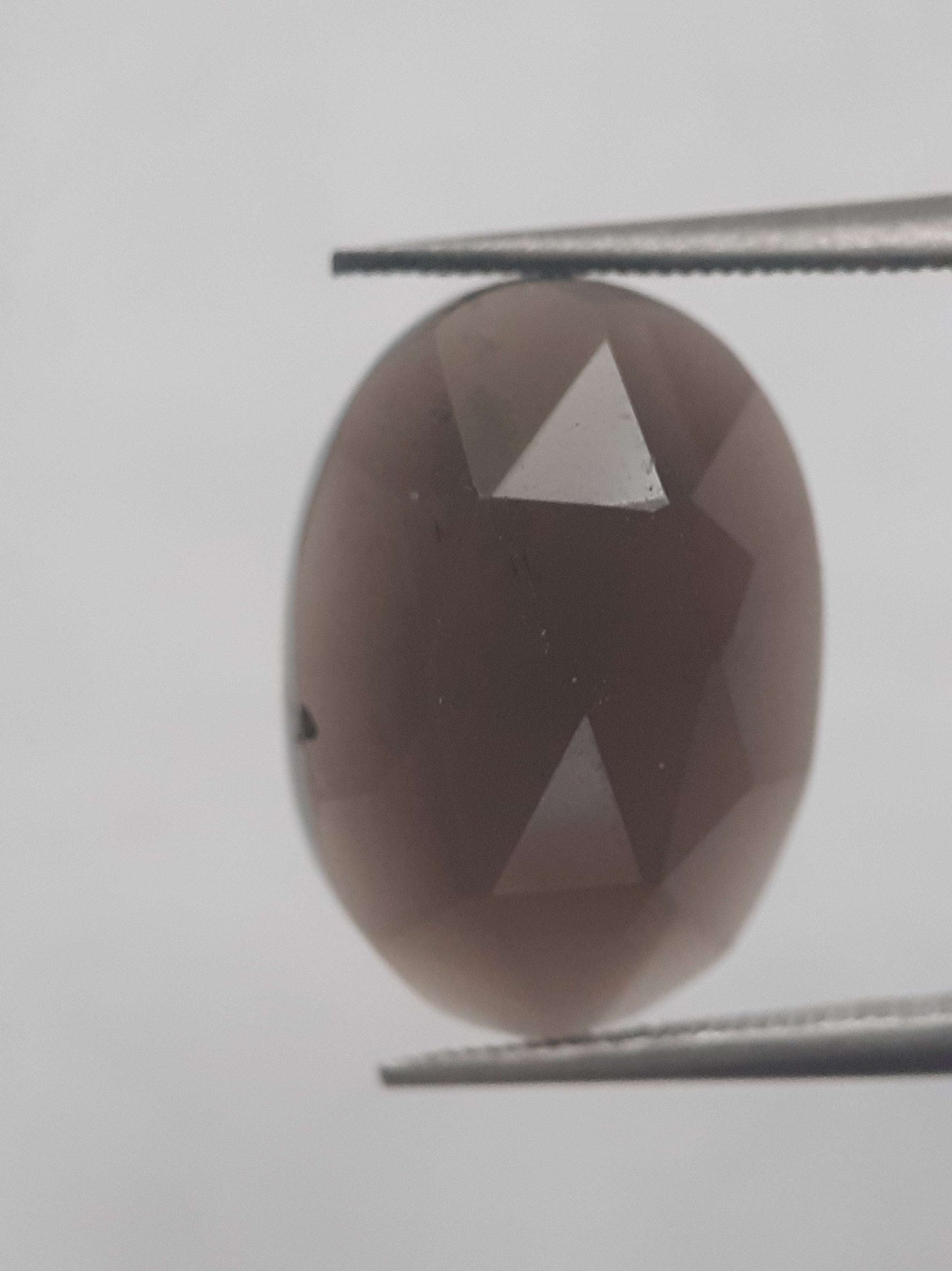 Natural deep greyish brown smoky quartz - 7.657 ct - oval  - unheated - Rose cut