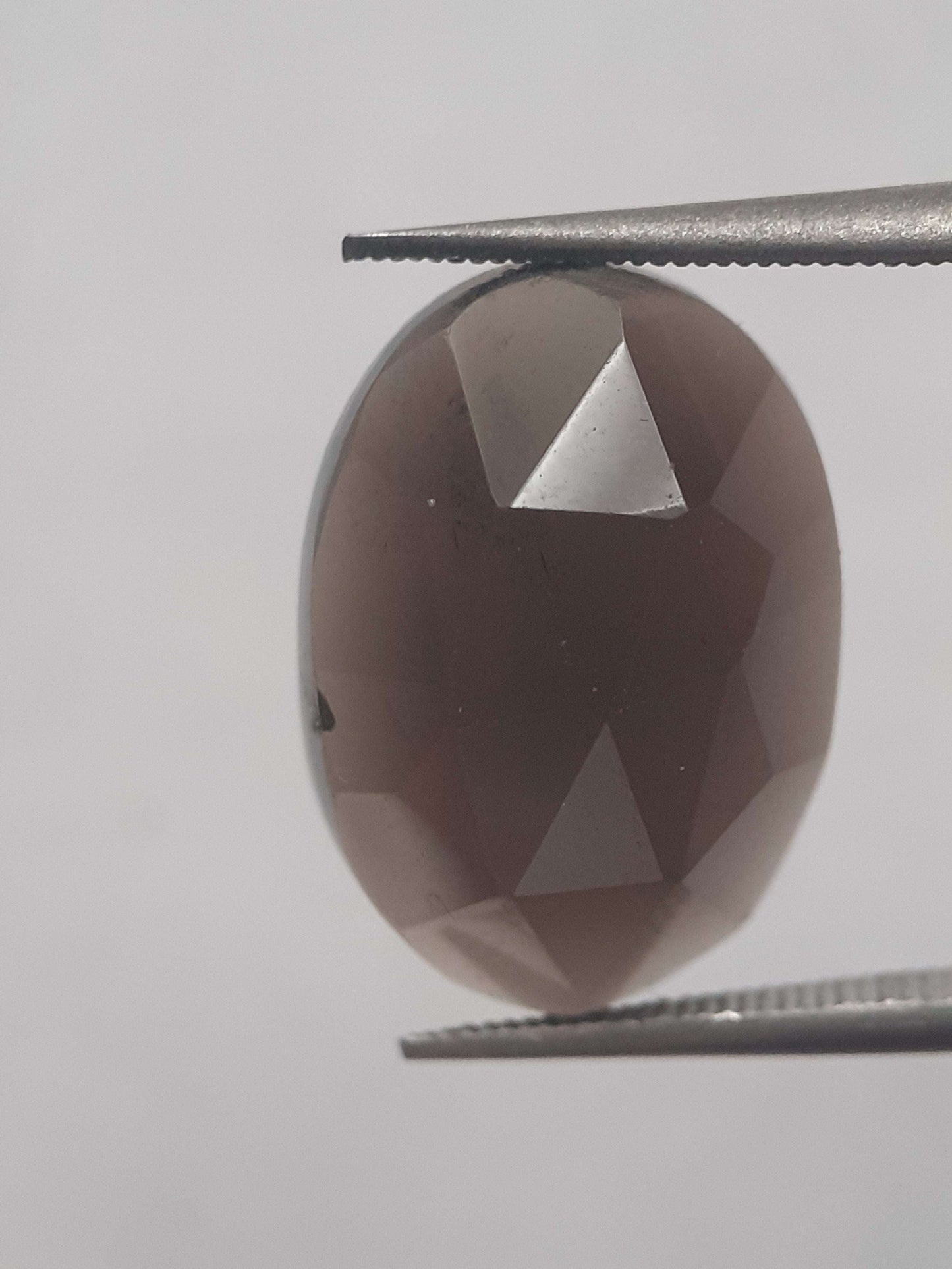 Natural deep greyish brown smoky quartz - 7.657 ct - oval  - unheated - Rose cut