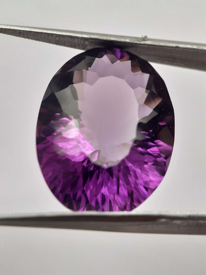 Natural deep purple Amethyst - 15.670 ct - Oval - AAA++ grade - unheated