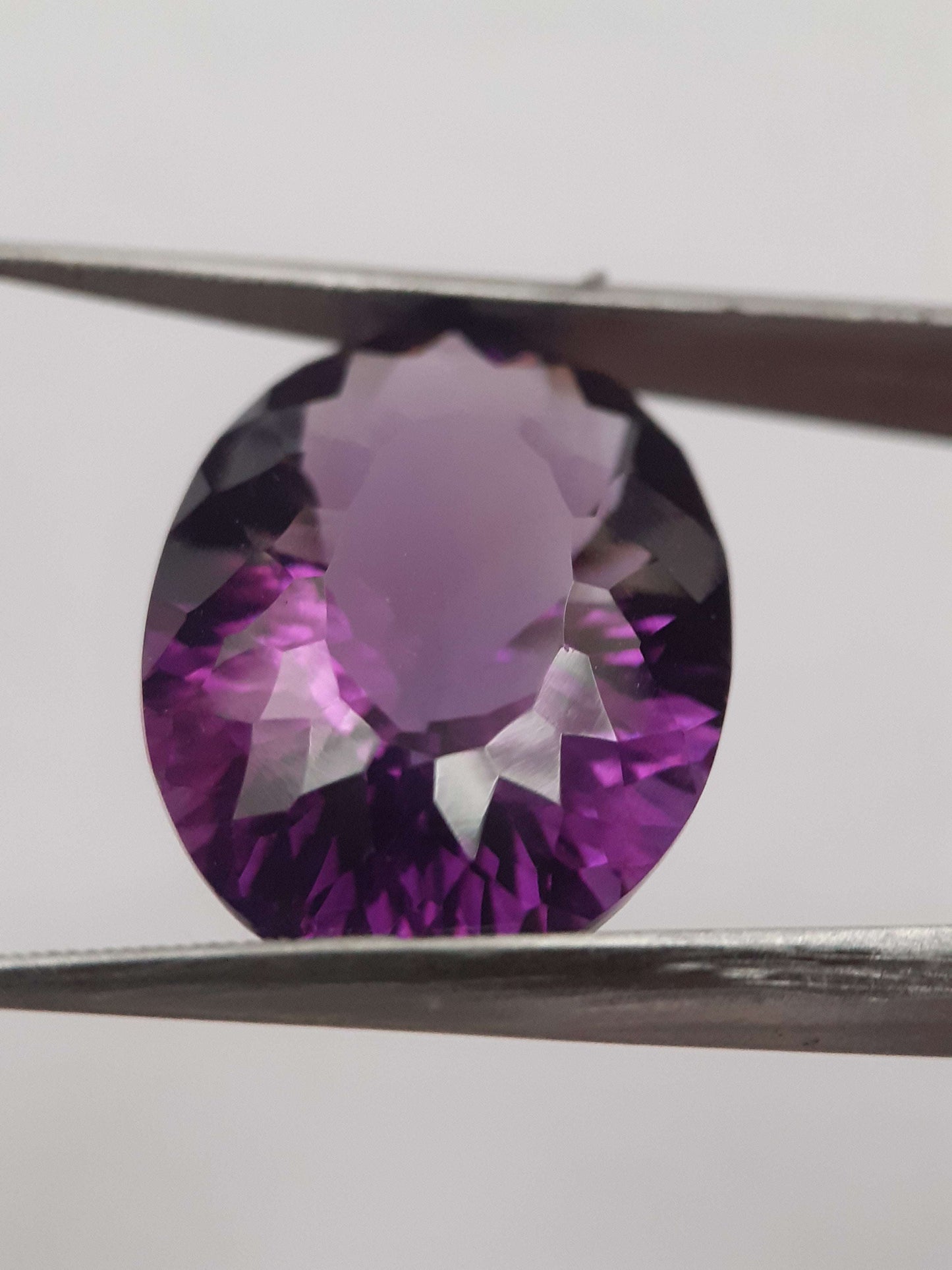 Natural deep purple Amethyst - 15.670 ct - Oval - AAA++ grade - unheated